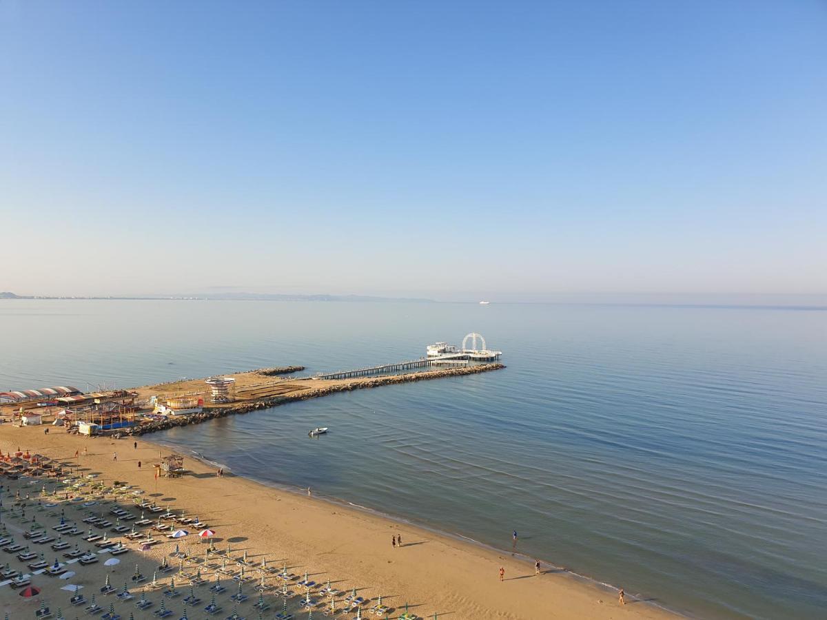 Perandor Beach Durres Luaran gambar